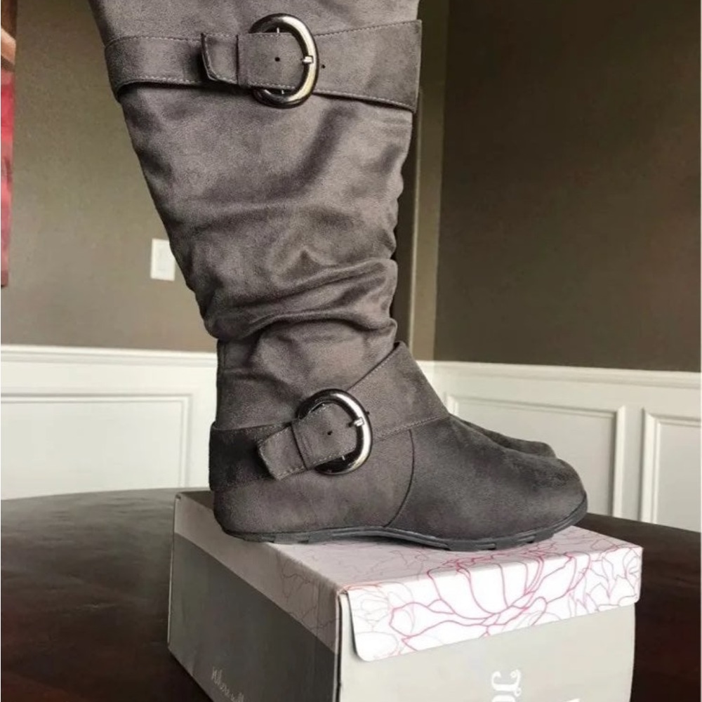 Women calf boots size 8 wide calf